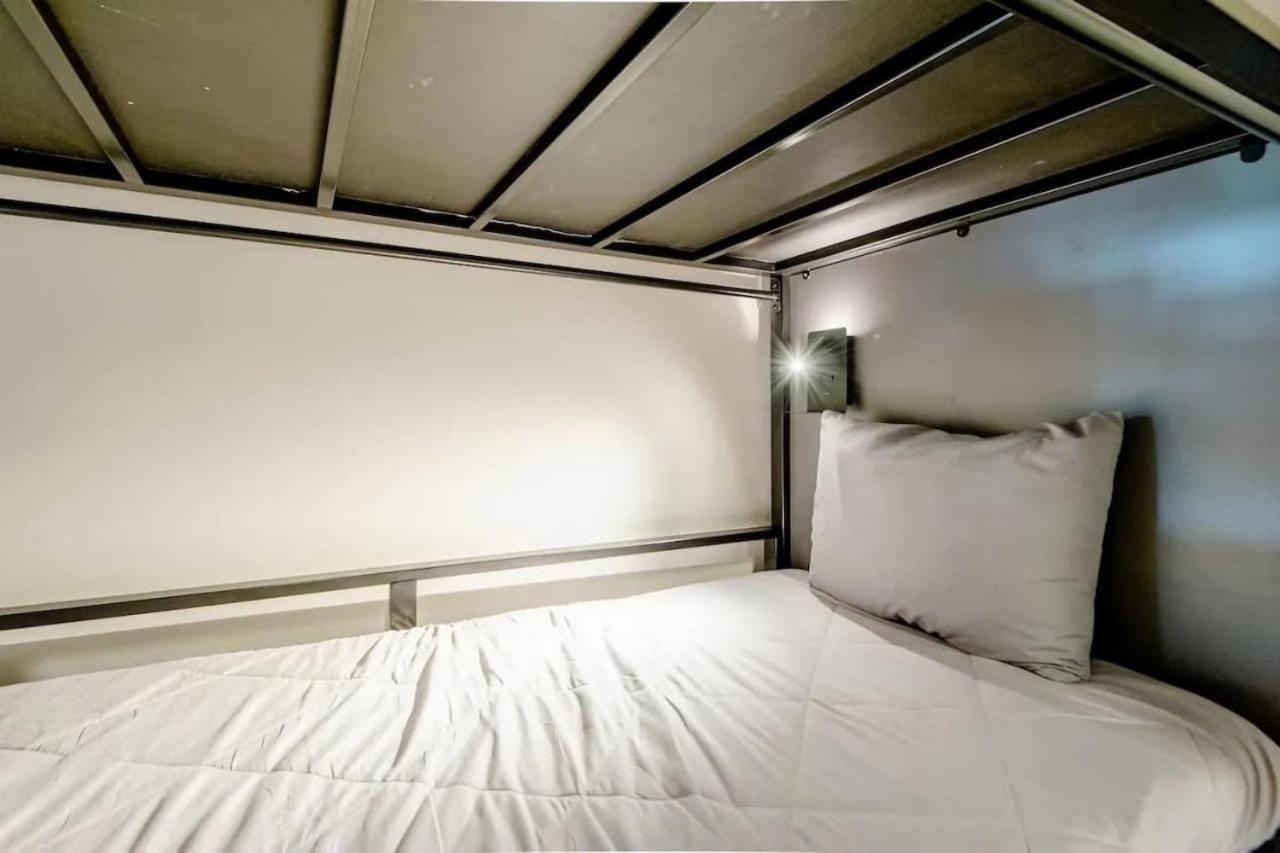 Shared Men Bed Apartment *